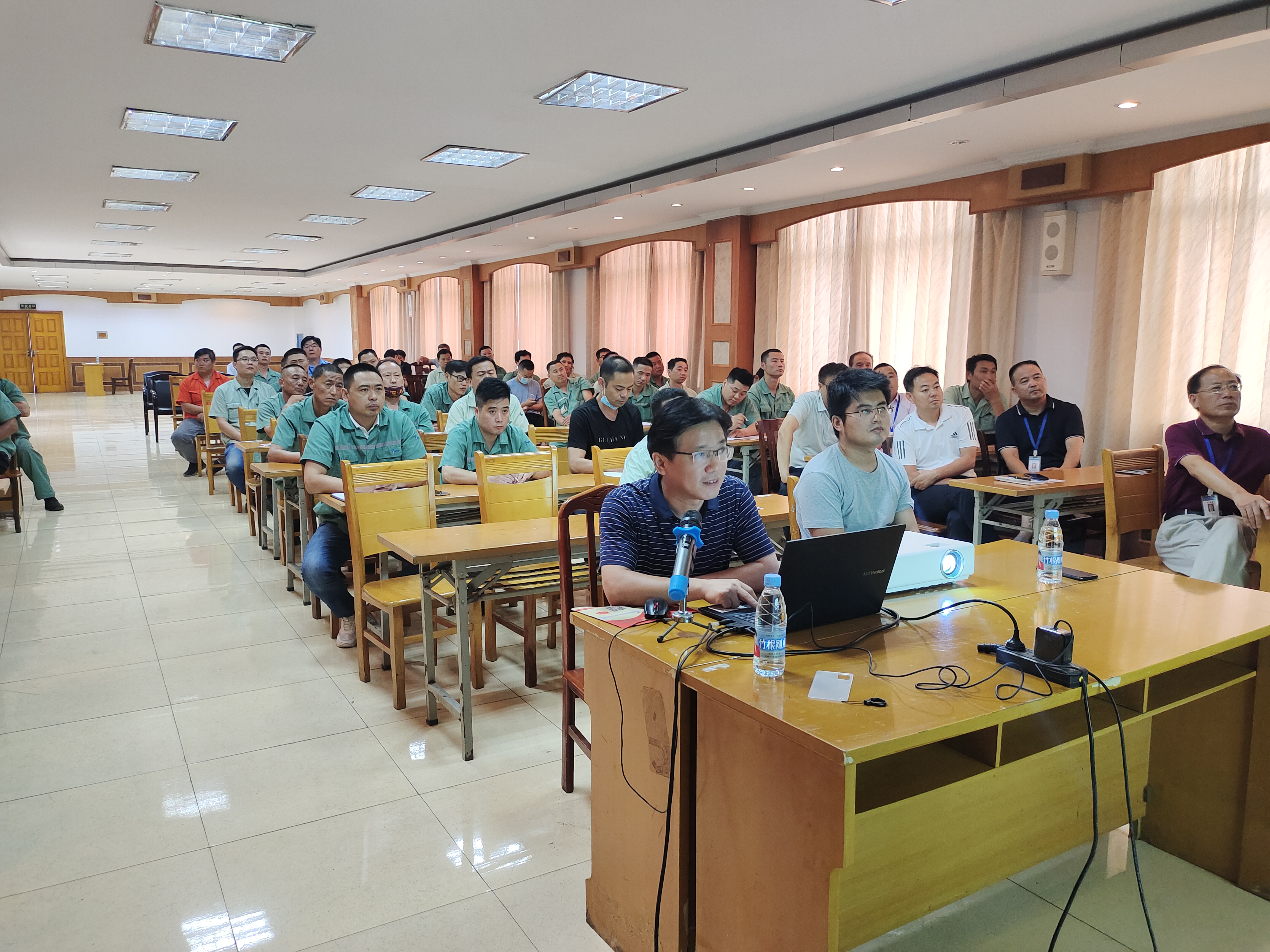 77���� �C ȫ����ȫ����̬�ȵ���������ֱ��ƽ̨