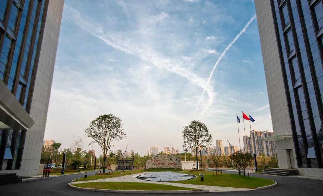 77���� �C ȫ����ȫ����̬�ȵ���������ֱ��ƽ̨